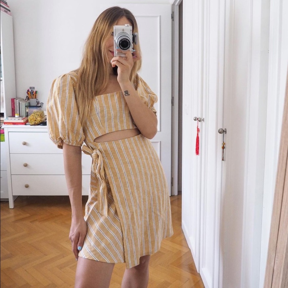 ✨☀️HP☀️✨ 𝗡𝗪𝗧 𝗭𝗮𝗿𝗮 • Short Striped Dress